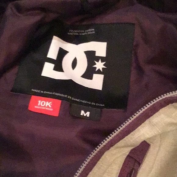 DC women’s Snowboarding Jacket - Picture 4 of 10